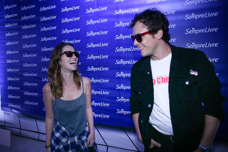  Nathália Dill e Sérgio Guizé vão juntinhos a festival de música