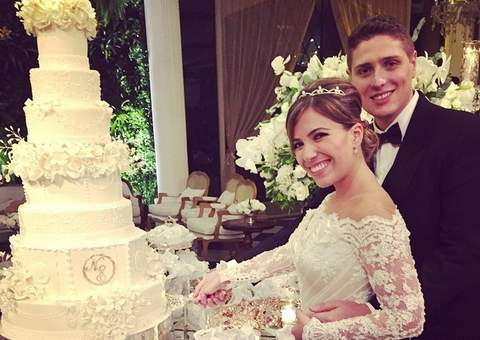  Com convidados famosos, sobrinha de Angélica se casa em castelo; veja fotos