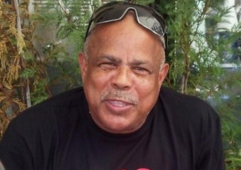 Pai de Ronaldo Fenômeno é vítima de racismo no próprio condomínio onde mora