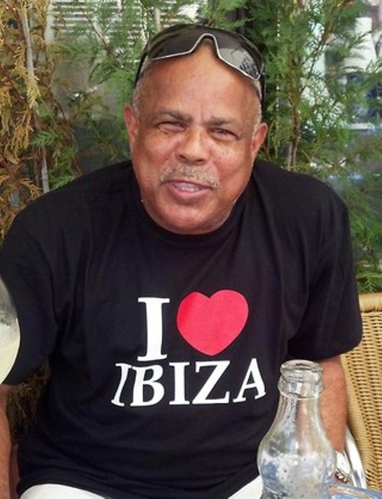 Pai de Ronaldo Fenômeno é vítima de racismo no próprio condomínio onde mora