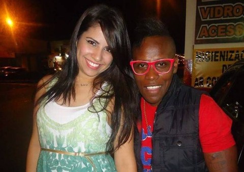 Noiva de Neném dispara: "O Brasil prefere peito e bunda"