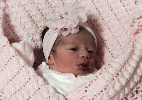 Rainha de bateria do Viradouro, Raíssa machado, dá à luz