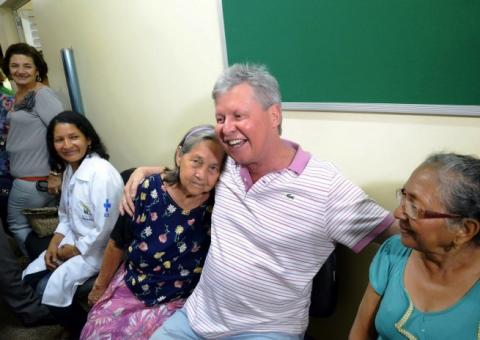 Artur entrega Unidade Básica de Saúde Leste 