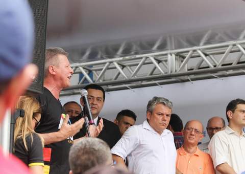 Artur Neto  entrega segundo shopping popular em Manaus