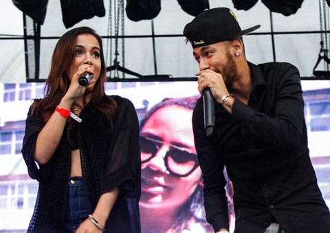 Neymar solta a voz ao lado de Anitta em inauguração de instituto