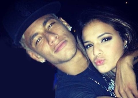 Bruna Marquezine passa noite com Neymar e deixa mansão às escondidas