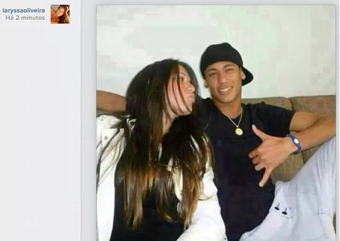 Laryssa Souza posta foto com Neymar e fala de processo: "Confio na Justiça"