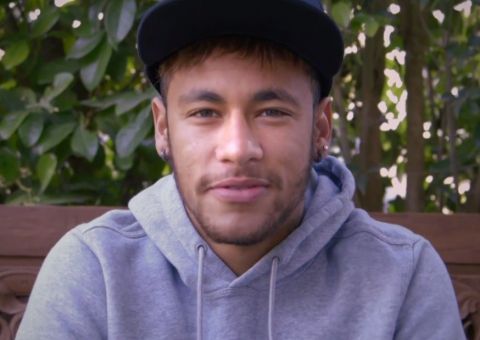Neymar apoia campanha contra homofobia no esporte