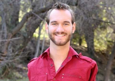 Vídeo motivacional: Nick Vujicic conta com humor a história da sua vida para estudantes