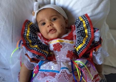 Filha de Nivea Stelmann faz sucesso nas redes sociais