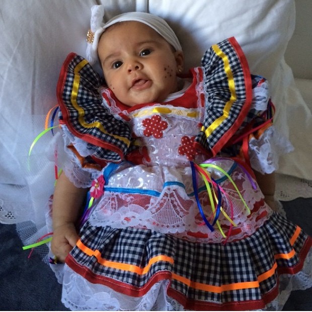 Filha de Nivea Stelmann faz sucesso nas redes sociais