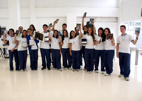Alunos do Ensino Médio Técnico escrevem seus próprios livros