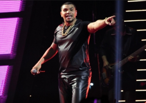 Naldo se revolta com críticas e dispara: "Da próxima vez, nem vá"