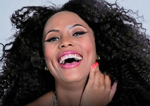 Cantora é flagrada fazendo sexo dentro de carro em estacionamento do shopping