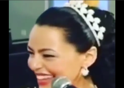 Noiva se 'entrega' durante juramento de fidelidade. Veja