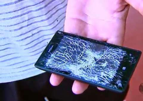 Celular salva dono de levar uma bala no peito