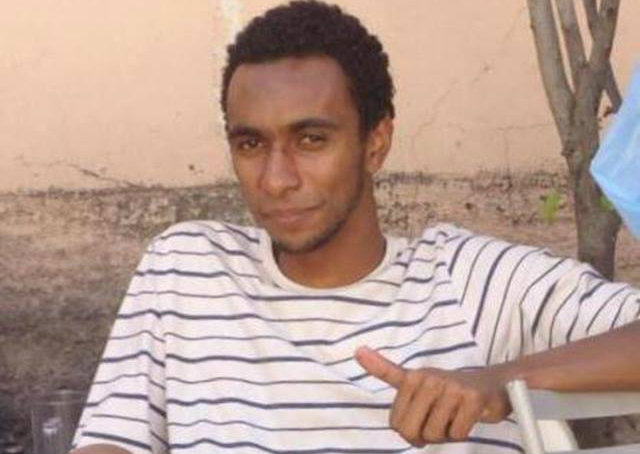 Estudante negro é preso por tentar 'roubar o próprio carro’