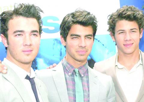 Jonas Brothers abre turnê brasileira em Curitiba