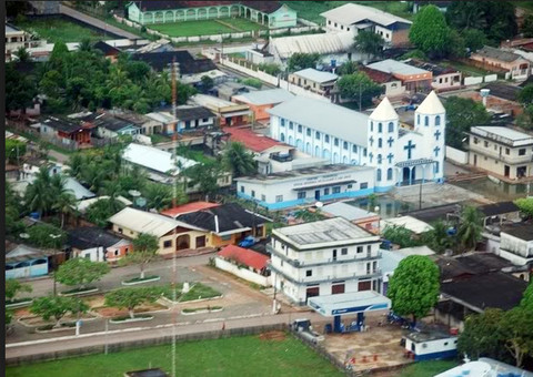 Vive com a avó de 60 e estupra enteada de 8 anos