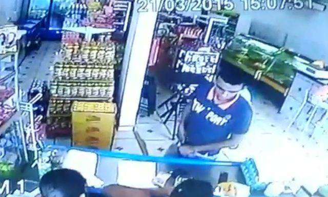 VÍDEO: Bandido invade panificadora armado e comete assalto