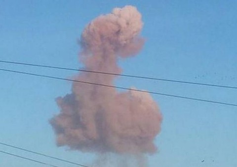 Fumaça com formato inusitado chama atenção de curiosos