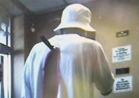 Homem vai ao McDonald's com faca cravada nas costas