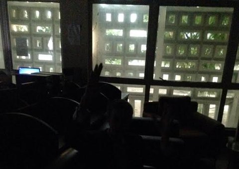 Desembargador manda  cortar energia de sala ocupa pela OAB no Tjam 