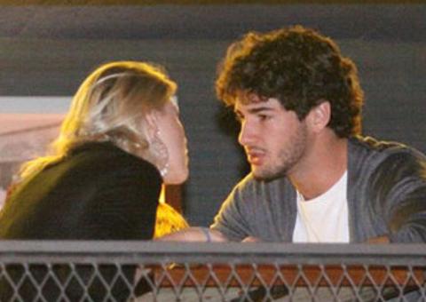 Mesmo com declaração após jogo, Barbara Berlusconi termina com Pato 