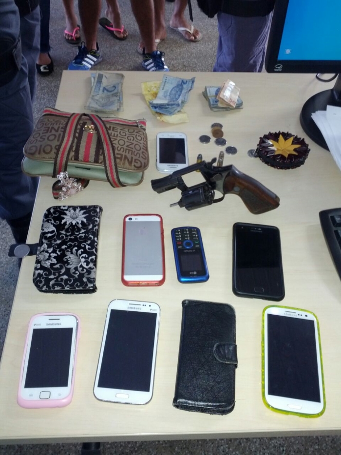 Motorista de ônibus chama a atenção da polícia e assaltante é preso