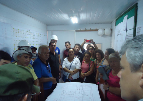 Empreendedores visitam obras do Shopping T4 