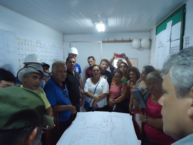 Empreendedores visitam obras do Shopping T4 