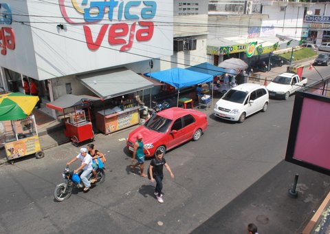 Na zona Leste, passarela serve para fazer sombra