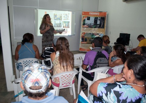   Moradores são preparados para viver em um novo bairro 