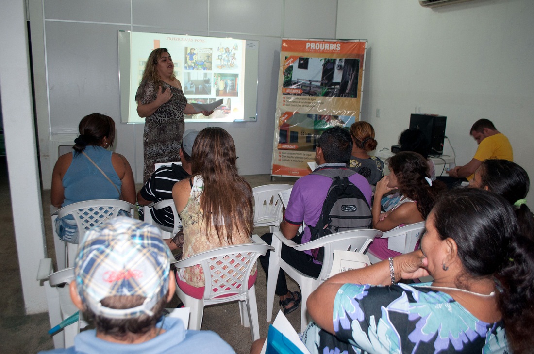   Moradores são preparados para viver em um novo bairro 