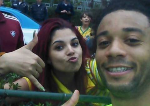 Funkeira invade treino da seleção para conseguir dancinha na Copa