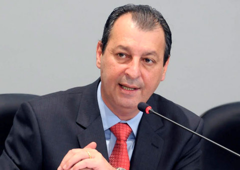 Omar Aziz toma posse como senador no domingo