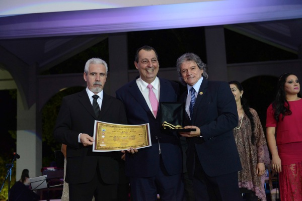 Omar Aziz recebe homenagem da Polícia Federal 