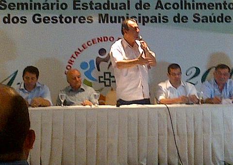  Omar entrega equipamentos, mas lamenta falta de médicos