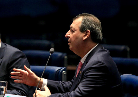 Omar Aziz cobra celeridade para a reforma política