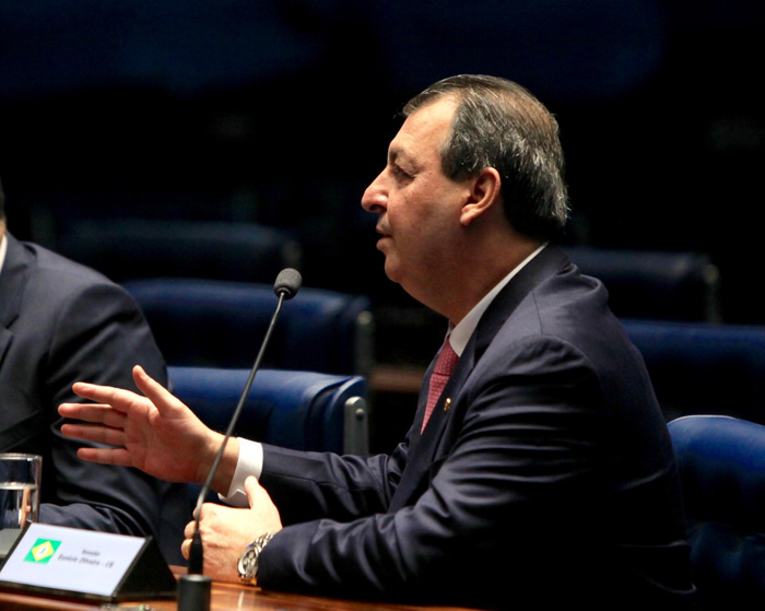 Omar Aziz cobra celeridade para a reforma política