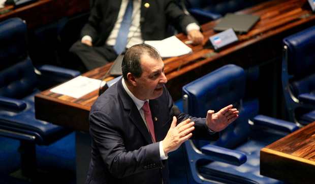 Omar Aziz vota pelo fim das coligações em eleições proporcionais