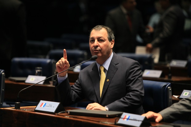 Omar diz que ministro terá muito a esclarecer sobre ajuste econômico no Senado