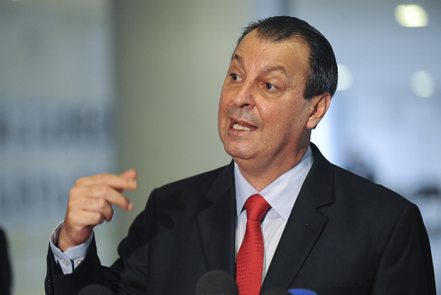 Omar Aziz alerta sobre termos do fim da reeleição