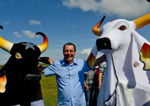 Omar Aziz anuncia criação de companhia para venda de ração de peixe no Estado