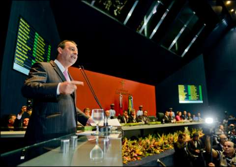 Omar diz que governa para  as pessoas e que  investiu R$ 1,3 bilhão em segurança