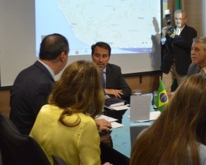  Omar se irrita com ministro que queria fotografar enchente