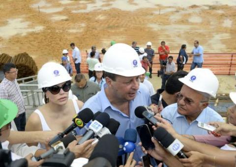 Governador visita estádio da Colina, que vai ser inaugurado com Galo-Preto