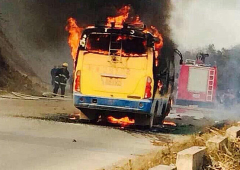 Furioso por ter seu pedido de casamento recusado, homem pões fogo em ônibus que mulher era motorista