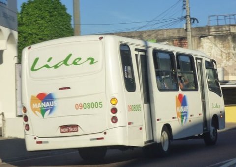 Homem rouba ônibus de dentro de terminal