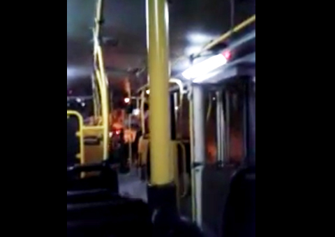 Internauta grava vídeo de como é confortável andar de ônibus em Manaus